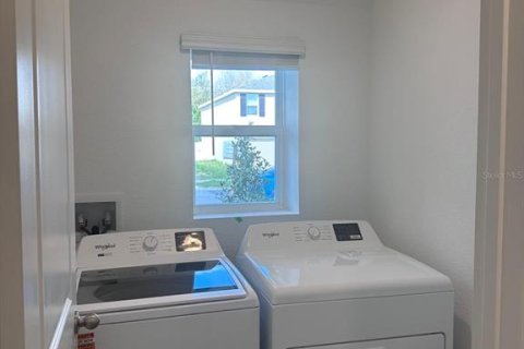 House in Zephyrhills, Florida 3 bedrooms, 144.93 sq.m. № 2284269 - photo 25