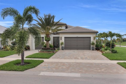House in Port St. Lucie, Florida 3 bedrooms, 259.29 sq.m. № 2361686 - photo 2