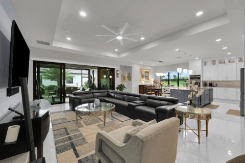 House in Port St. Lucie, Florida 3 bedrooms, 259.29 sq.m. № 2361686 - photo 14