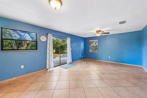 House in Sarasota, Florida 3 bedrooms, 135.73 sq.m. № 2220261 - photo 14