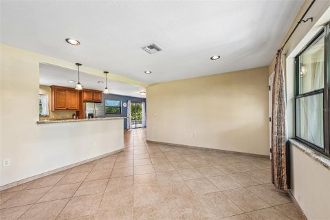 House in Sarasota, Florida 3 bedrooms, 135.73 sq.m. № 2220261 - photo 9