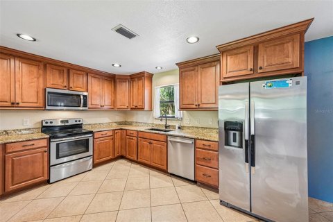 House in Sarasota, Florida 3 bedrooms, 135.73 sq.m. № 2220261 - photo 11
