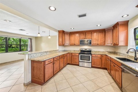 House in Sarasota, Florida 3 bedrooms, 135.73 sq.m. № 2220261 - photo 12