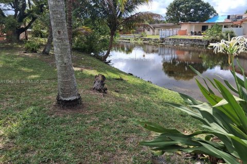 House in Miramar, Florida 3 bedrooms, 140.56 sq.m. № 2055016 - photo 5