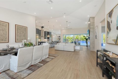 House in Bradenton, Florida 4 bedrooms, 228.63 sq.m. № 1795223 - photo 4