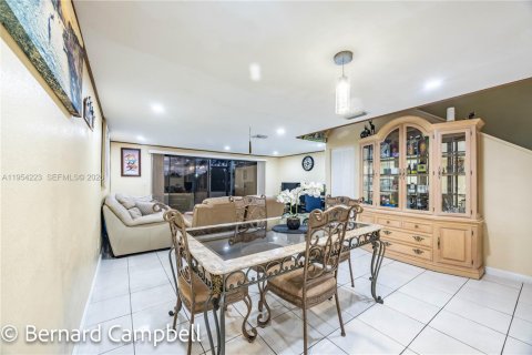 Adosado en venta en Sunrise, Florida, 3 dormitorios, 140.47 m2 № 2010720 - foto 8