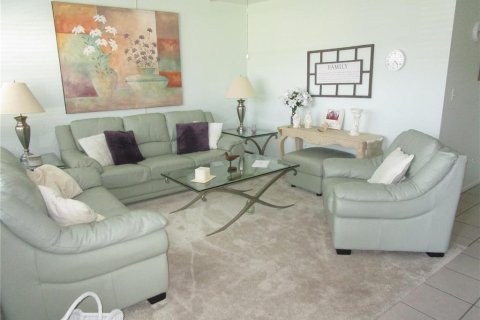 Condo in Saint Petersburg, Florida, 1 bedroom  № 1437943 - photo 3