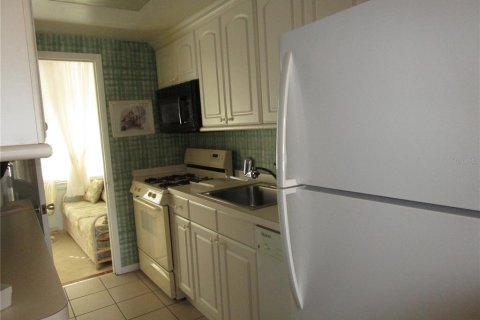 Condo in Saint Petersburg, Florida, 1 bedroom  № 1437943 - photo 15