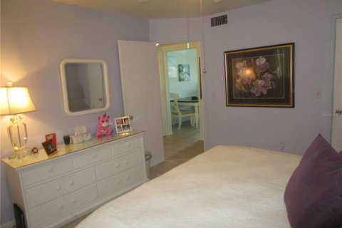 Condo in Saint Petersburg, Florida, 1 bedroom  № 1437943 - photo 14