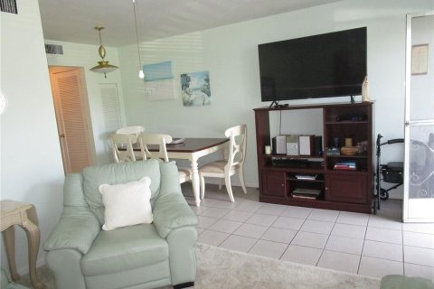 Condo in Saint Petersburg, Florida, 1 bedroom  № 1437943 - photo 7