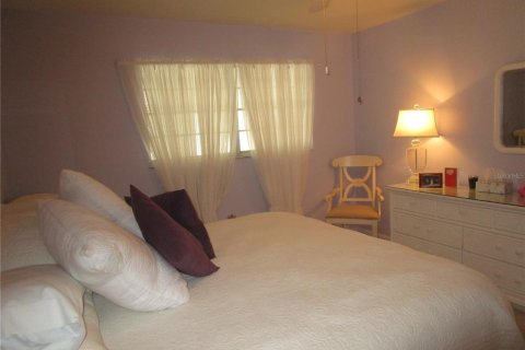 Condo in Saint Petersburg, Florida, 1 bedroom  № 1437943 - photo 11