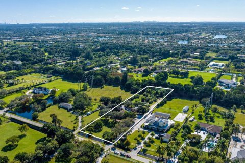 Casa en venta en Southwest Ranches, Florida, 6 dormitorios, 399.11 m2 № 2035427 - foto 4