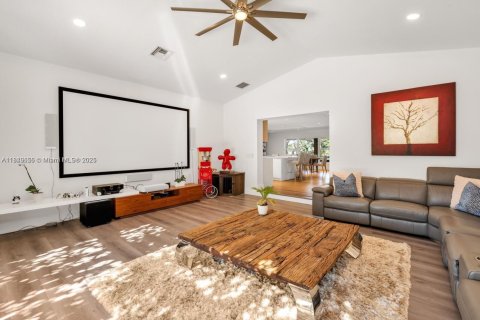 Casa en venta en Southwest Ranches, Florida, 6 dormitorios, 399.11 m2 № 2035427 - foto 15