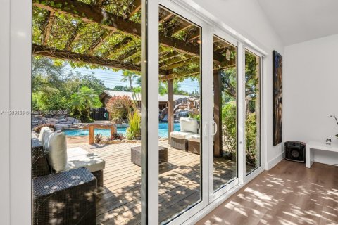 Casa en venta en Southwest Ranches, Florida, 6 dormitorios, 399.11 m2 № 2035427 - foto 16