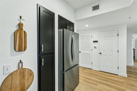 Condo in Orlando, Florida, 2 bedrooms № 2305010 - photo 15