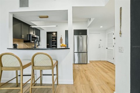 Condo in Orlando, Florida, 2 bedrooms № 2305010 - photo 11