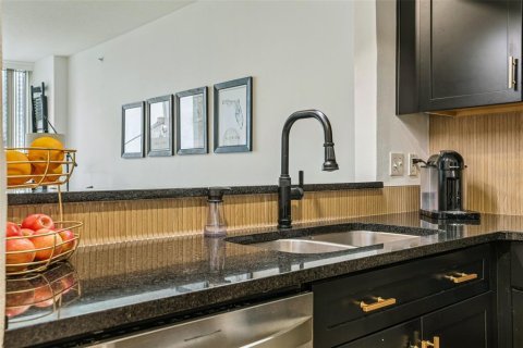 Condo in Orlando, Florida, 2 bedrooms № 2305010 - photo 12
