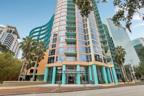 Condo in Orlando, Florida, 2 bedrooms № 2305010 - photo 2