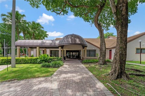 Copropriété à vendre à Miami, Floride: 2 chambres, 121.89 m2 № 1865234 - photo 16