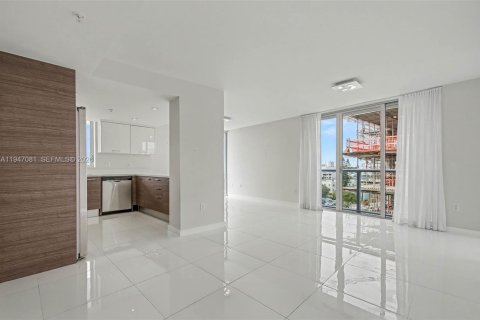 Condo in Bay Harbor Islands, Florida, 2 bedrooms № 2006903 - photo 21