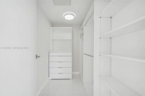 Condo in Bay Harbor Islands, Florida, 2 bedrooms № 2006903 - photo 20