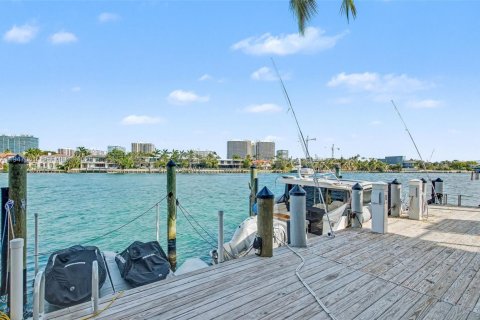 Condo in Bay Harbor Islands, Florida, 2 bedrooms № 2006903 - photo 29