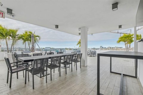 Condo in Bay Harbor Islands, Florida, 2 bedrooms № 2006903 - photo 15