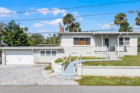 House in Daytona Beach, Florida 3 bedrooms, 113.81 sq.m. № 1440944 - photo 1