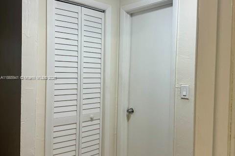 House in Miami, Florida 2 bedrooms, 144.46 sq.m. № 1895761 - photo 8