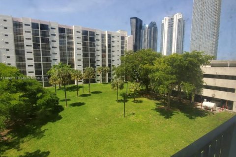 Copropriété à louer à Sunny Isles Beach, Floride: 1 chambre, 71.26 m2 № 1946824 - photo 25
