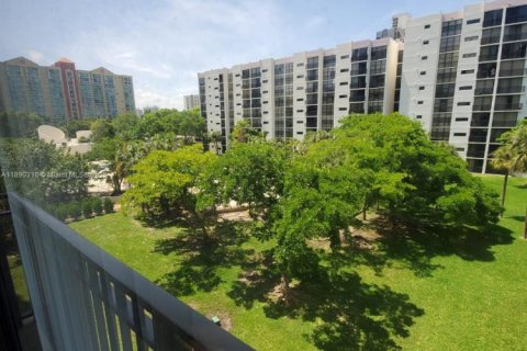 Copropriété à louer à Sunny Isles Beach, Floride: 1 chambre, 71.26 m2 № 1946824 - photo 1