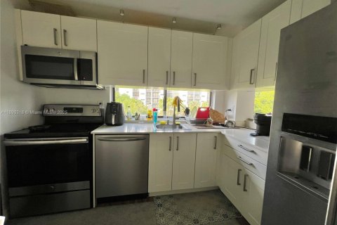 Copropriété à louer à Sunny Isles Beach, Floride: 1 chambre, 71.26 m2 № 1946824 - photo 10