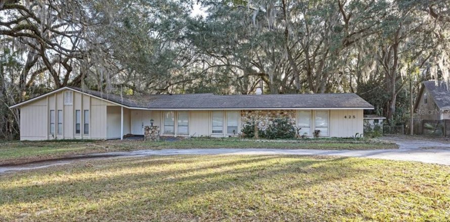 House in Gainesville, Florida 4 bedrooms, 177.81 sq.m. № 2211983
