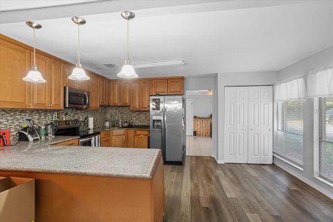 House in Gainesville, Florida 4 bedrooms, 177.81 sq.m. № 2211983 - photo 3