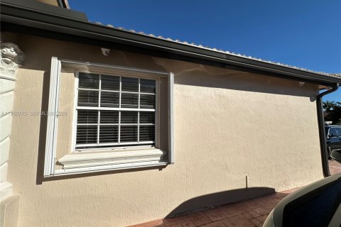 House in Miami, Florida 3 bedrooms, 150.78 sq.m. № 2010662 - photo 6