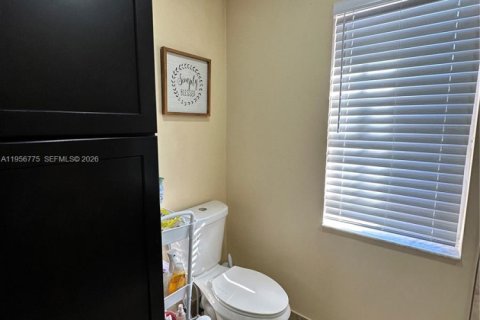 House in Miami, Florida 3 bedrooms, 150.78 sq.m. № 2010662 - photo 26