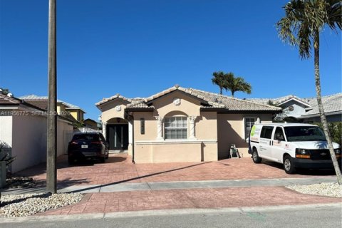 House in Miami, Florida 3 bedrooms, 150.78 sq.m. № 2010662