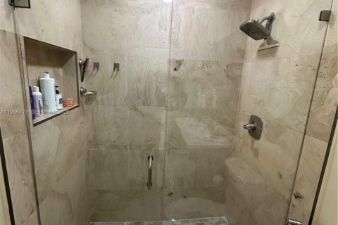 House in Miami, Florida 3 bedrooms, 150.78 sq.m. № 2010662 - photo 21