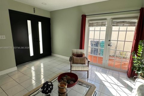 House in Miami, Florida 3 bedrooms, 150.78 sq.m. № 2010662 - photo 7