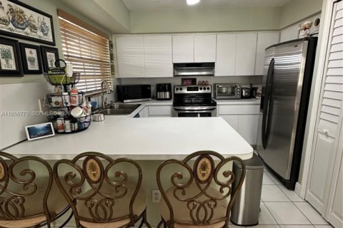 House in Miami, Florida 3 bedrooms, 150.78 sq.m. № 2010662 - photo 14