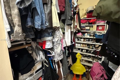 House in Miami, Florida 3 bedrooms, 150.78 sq.m. № 2010662 - photo 29