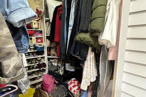 House in Miami, Florida 3 bedrooms, 150.78 sq.m. № 2010662 - photo 30