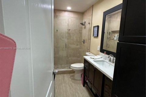 House in Miami, Florida 3 bedrooms, 150.78 sq.m. № 2010662 - photo 20