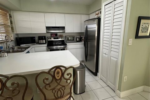 House in Miami, Florida 3 bedrooms, 150.78 sq.m. № 2010662 - photo 15