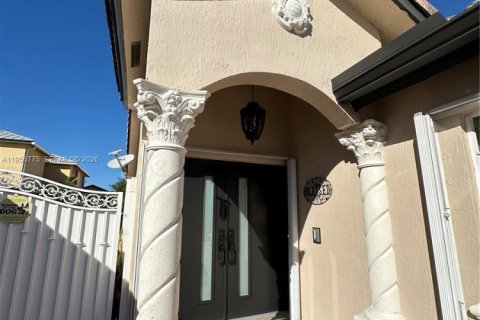 House in Miami, Florida 3 bedrooms, 150.78 sq.m. № 2010662 - photo 4