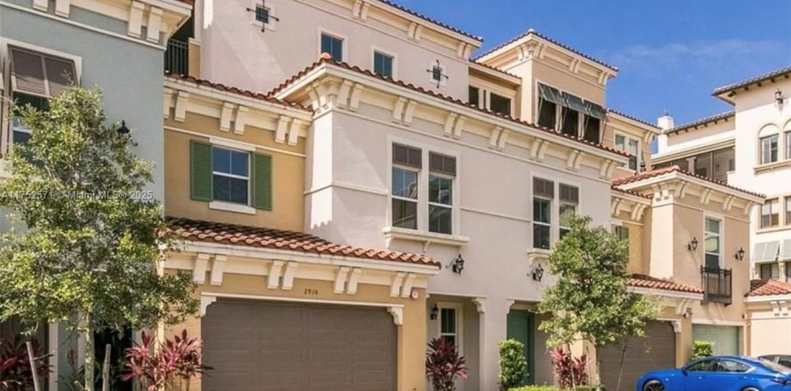 Adosado en Sunrise, Florida 4 dormitorios, 273.32 m2 № 1711164