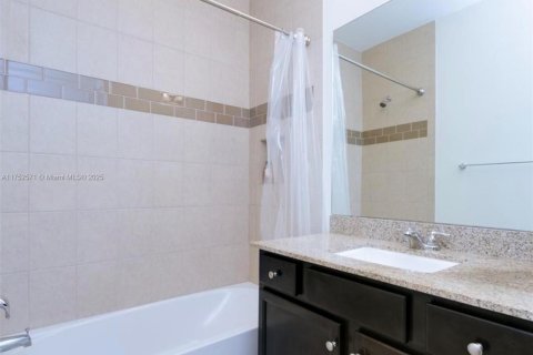 Adosado en venta en Sunrise, Florida, 4 dormitorios, 273.32 m2 № 1711164 - foto 27