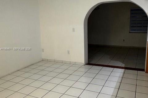 Casa en alquiler en Miami, Florida, 4 dormitorios, 236.25 m2 № 2009169 - foto 5