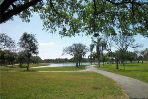 Casa en alquiler en Miami, Florida, 4 dormitorios, 236.25 m2 № 2009169 - foto 13