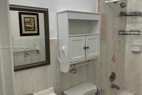 Casa en alquiler en Miami, Florida, 4 dormitorios, 236.25 m2 № 2009169 - foto 17